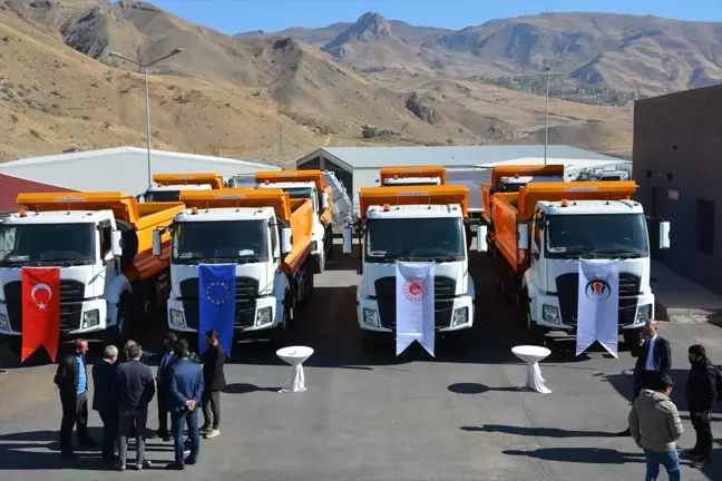 Hakkari'de 37 Temizlik Aracı Teslim Edildi