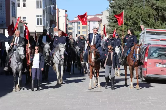 İstiklal Yolu'nu at sırtında geçtiler