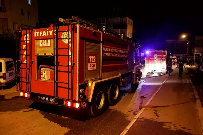 Mersin'de Yatak ve Baza İmalat Atölyesi Yangınla Kullanılamaz Hale Geldi