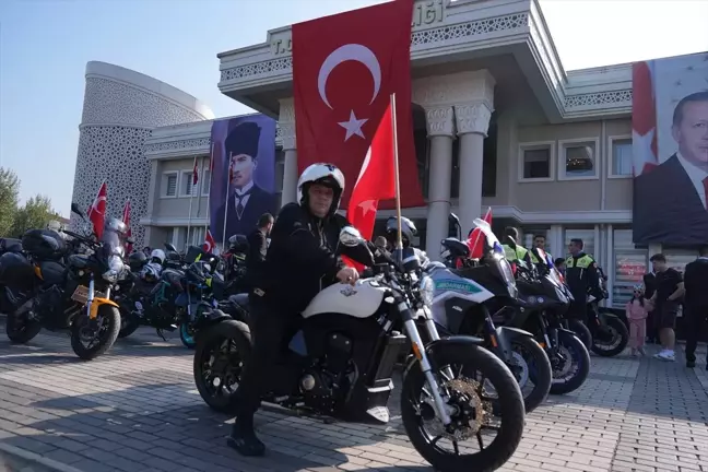 Düzce'de 300 Motosikletli Cumhuriyet Bayramı'nı Kutladı