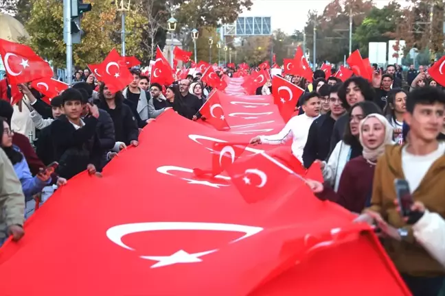 Konya'da Cumhuriyet Bayramı Fener Alayı Düzenlendi