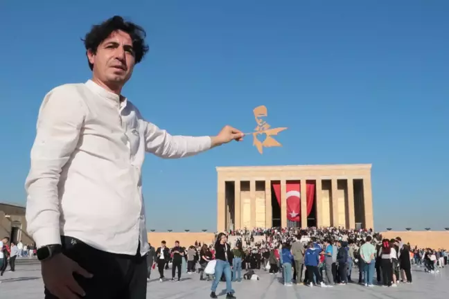 Fırat Kalkan, Anıtkabir Yapraklarıyla Atatürk Portresi Yaptı