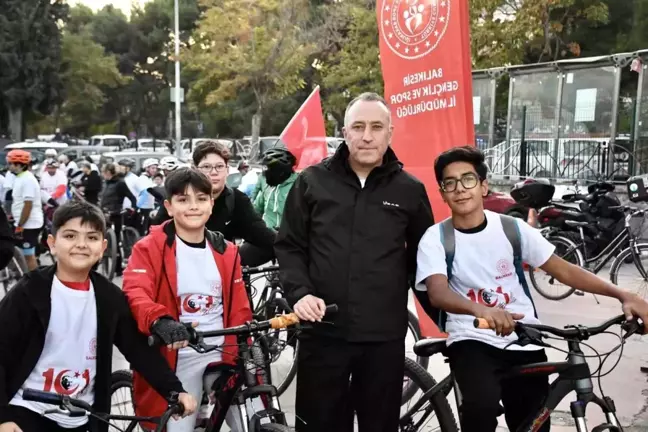 Balıkesir'de Cumhuriyet Bayramı Bisiklet Turu Düzenlendi