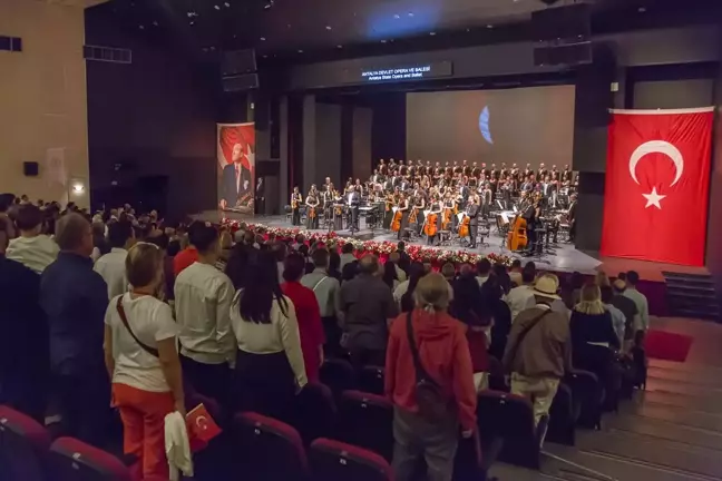 Cumhuriyet Bayramı Coşkusu Antalya'da Opera ve Bale ile Kutlandı