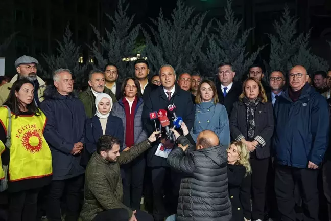 CHP, Öğretmen Atamalarındaki Mülakat Sürecine Dikkat Çekmek için Eylem Düzenledi