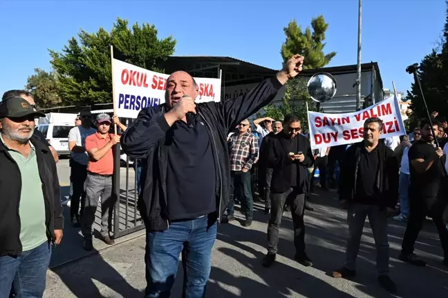 Antalya'da Ulaşım Esnafı 'C' Plaka Zorunluluğunu Protesto Etti