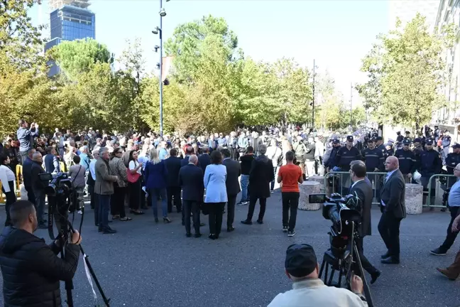 Tiran'da Yolsuzluk İddialarına Protestolar Devam Ediyor