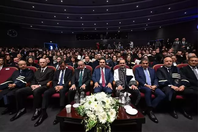 Bakan Kacır: Türkiye, gençleriyle geleceğe sağlam adımlarla ilerliyor