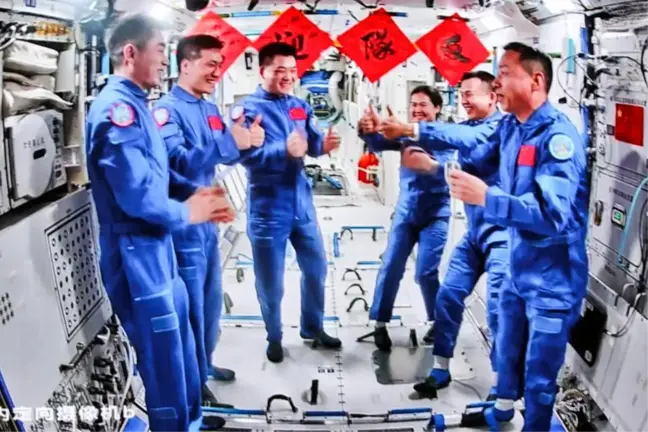 Çin'in Shenzhou-18 Astronot Ekibi Dünya'ya Dönüş İçin Hazır