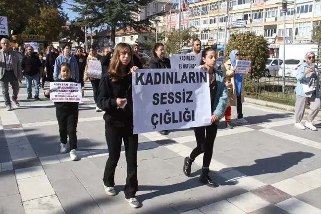 Beyşehir'de Kadın ve Çocuk Cinayetlerine Tepki Yürüyüşü Düzenlendi