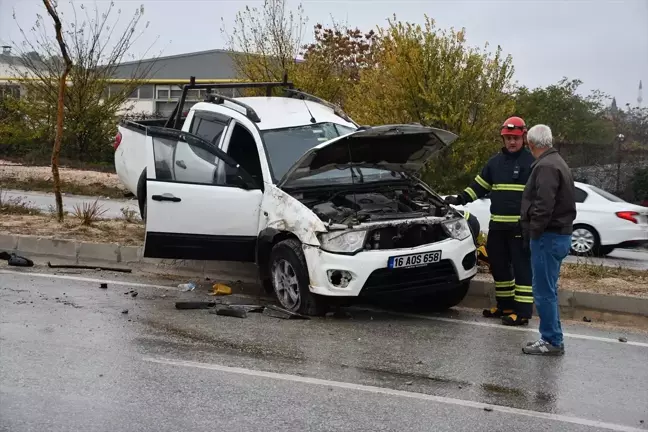 Bilecik'te Pikap Devrildi, İki Yaralı