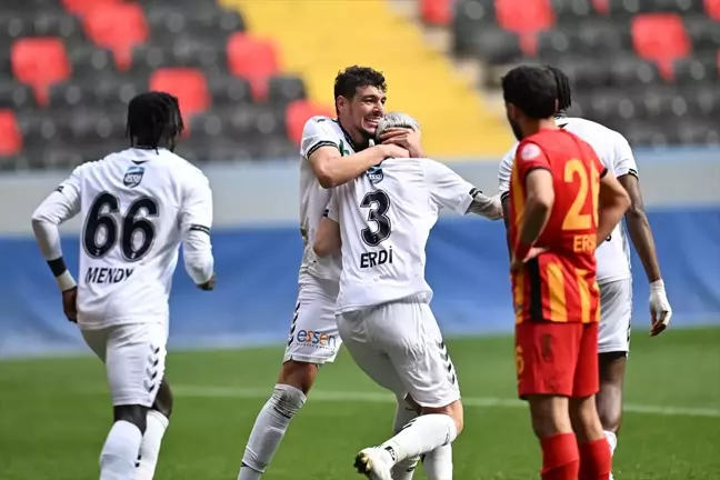 Sakaryaspor, Yeni Malatyaspor'u 2-0 Yenerek Fark Yarattı