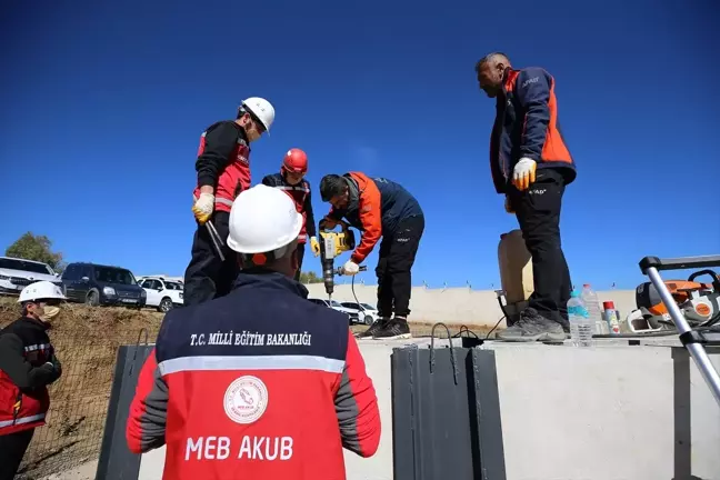 Bingöl'de Gönüllü Öğretmenler AFAD İçin Eğitim Alıyor