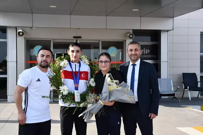 Dünya Gençler Boks Şampiyonası'nda Gümüş Madalya Kazanan Pınar Benek, Şırnak'ta Coşkuyla Karşılandı