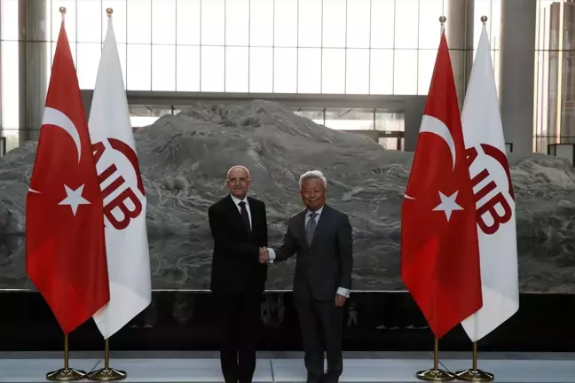 Mehmet Şimşek, AIIB Merkezini Ziyaret Etti