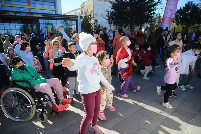 Lösemili Çocuklara Moral Etkinliği Düzenlendi