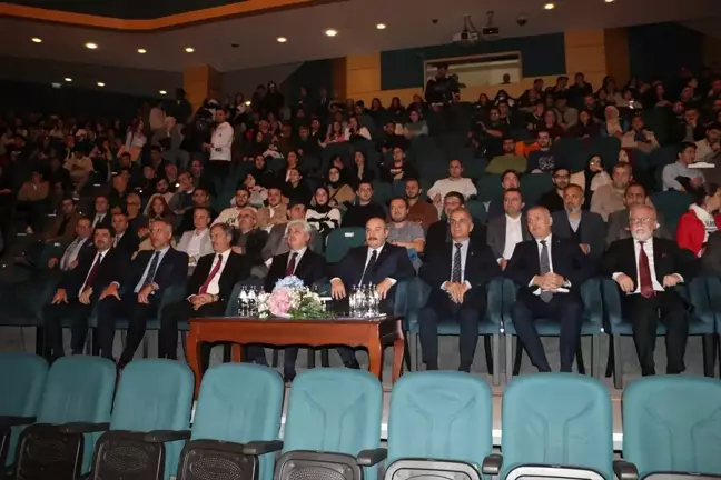 Sakarya Üniversitesi Mustafa Varank'a fahri doktora unvanı verdi