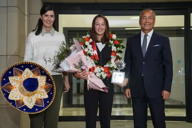 Zeynep Sönmez, Merida Açık Kadınlar Tenis Turnuvası'nda Şampiyon Oldu