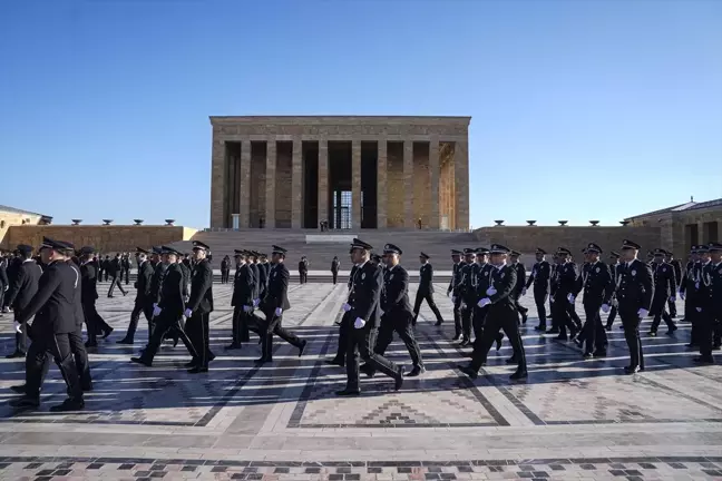 Emniyet Genel Müdürü Demirtaş, Anıtkabir'i Ziyaret Etti