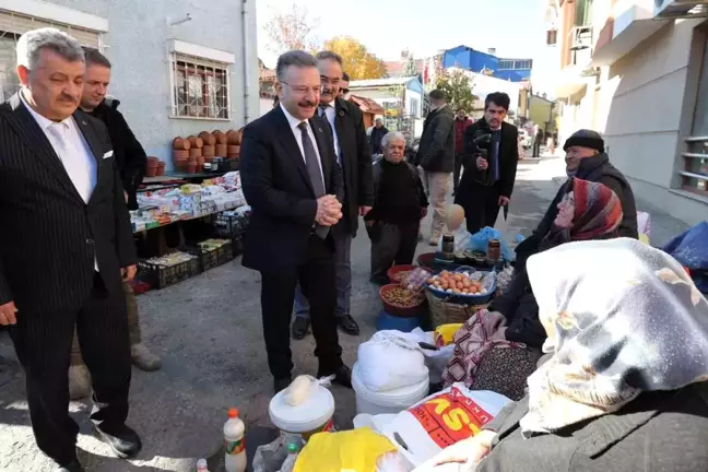 Vali Hüseyin Aksoy, Eskişehir'de Semt Pazarını Ziyaret Etti