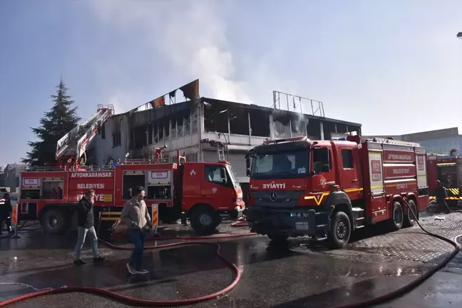 Afyonkarahisar'da Yedek Parça Dükkanında Yangın Çıktı