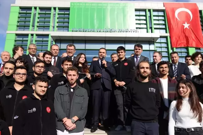 Bakan Kacır, İTÜ Proje ve Teknoloji Takımlarıyla Bir Araya Geldi