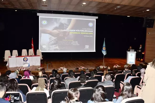 Uluslararası Afetlerde Kültürlerarası Hemşirelik Sempozyumu Başladı