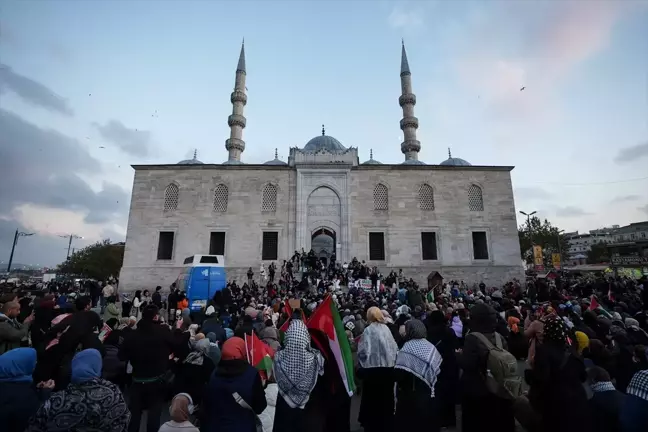 Sultanahmet'ten Eminönü'ne Filistin İçin Protesto Yürüyüşü