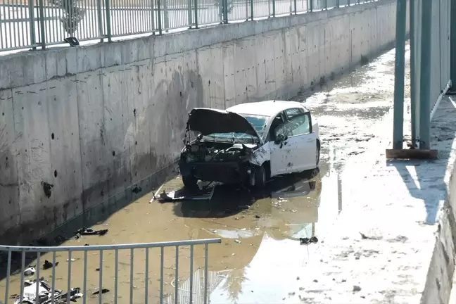 Kayseri'de Hemşirenin Otomobili Kanala Düştü