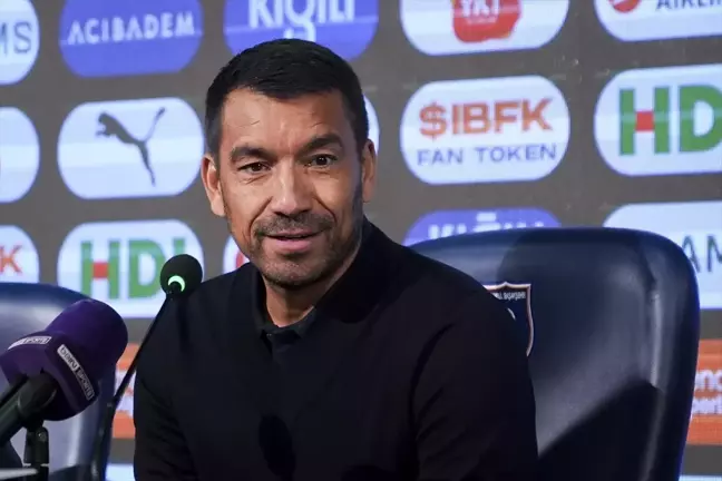 Beşiktaş Teknik Direktörü Van Bronckhorst: 'Lige Havlu Atmadık'