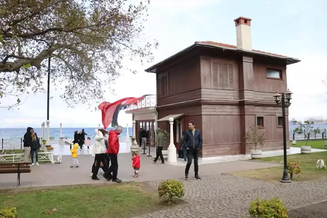 Yürüyen Köşk, Atatürk'ü Anma Günü'nde Ziyaretçi Akınına Uğradı