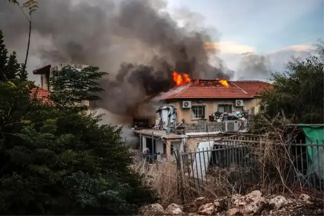 İsrail'e Lübnan'dan Roket Saldırısı: Üç Yaralı