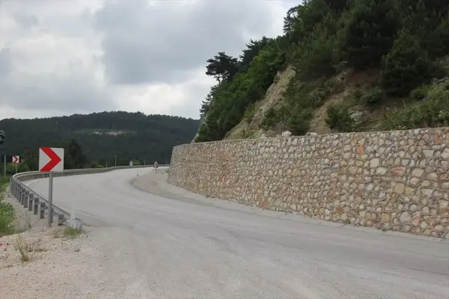 Aynalı Kaya Bölgesindeki Yol Yeniden Ulaşıma Açıldı