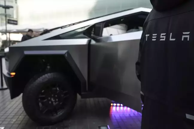 Tesla Cybertruck Ankara'da Sergilenmeye Başladı