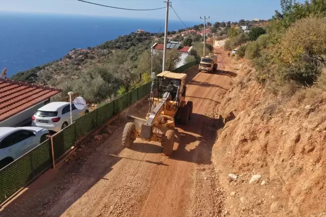 Kaş Belediyesi'nden Mahallelere Stabilize Yol Çalışmaları