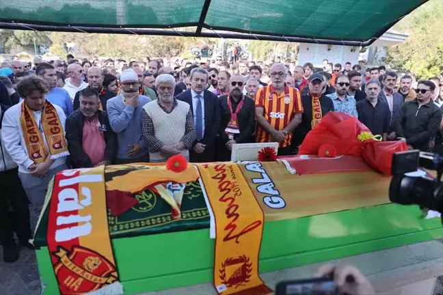 9 Yaşındaki Galatasaray Taraftarı Yiğit Kurt'un Cenazesi Defnedildi