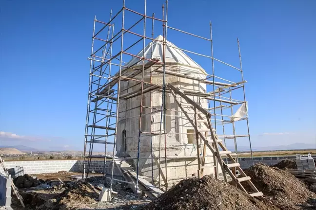 Van'daki Kara Yusuf Bey Kümbeti'nin Restorasyonu Tamamlanmak Üzere