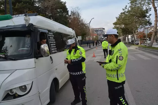 Bitlis'te Ticari Araçlara Kış Lastiği Denetimi Yapıldı