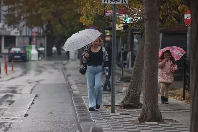 Trakya'da Gök Gürültülü Sağanak Yağış Etkili Oluyor