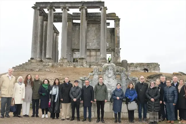 AB Türkiye Delegasyonu Başkanı Aizanoi Antik Kenti'ni Ziyaret Etti