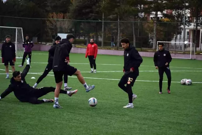 Anadolu Üniversitesi Futbol Takımı Karşıyaka Maçına Hazır