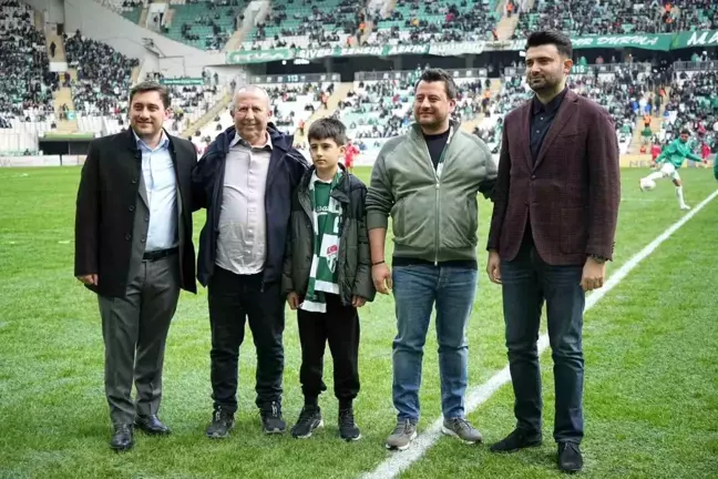 Bursaspor Başkanı Enes Çelik'ten Atış Grup'a Teşekkür Plaketi