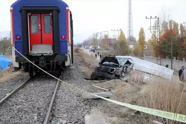 Muş'ta Hemzemin Geçitte Tren Kazası: 1 Ölü, 1 Yaralı