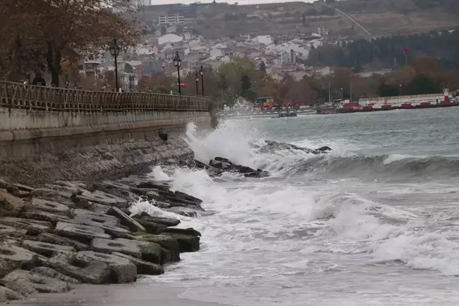 Marmara Denizi'nde Poyraz Sebebiyle Ulaşım Aksamaları