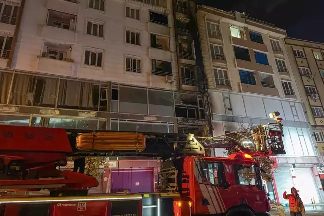 Esenyurt'ta Tekstil Atölyesinde Yangın: 2 Kişi Hastaneye Kaldırıldı