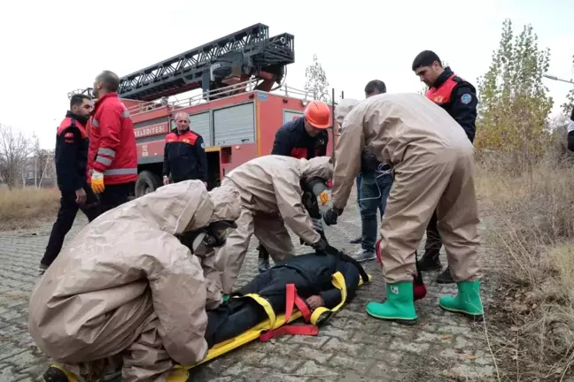 Ağrı'da Olası Afetler İçin Gerçekçi Tatbikat Gerçekleştirildi