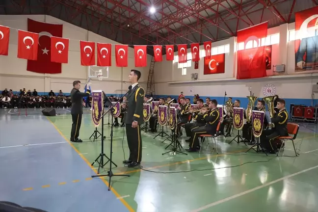 Malatya 2. Ordu Komutanlığı Bandosu Hakkari'de Konser Verdi