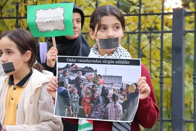 Siirt'te Öğrencilerden Filistinli Çocuklar İçin Sessiz Yürüyüş