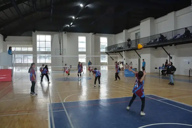 Bitlis'te Yıldız Kızlar Voleybol İl Birinciliği Düzenlendi