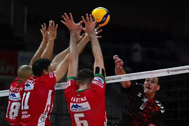 Spor Toto Erkek Voleybol Takımı, Neftohimik'i 3-1 Yenerek 8'li Finalde